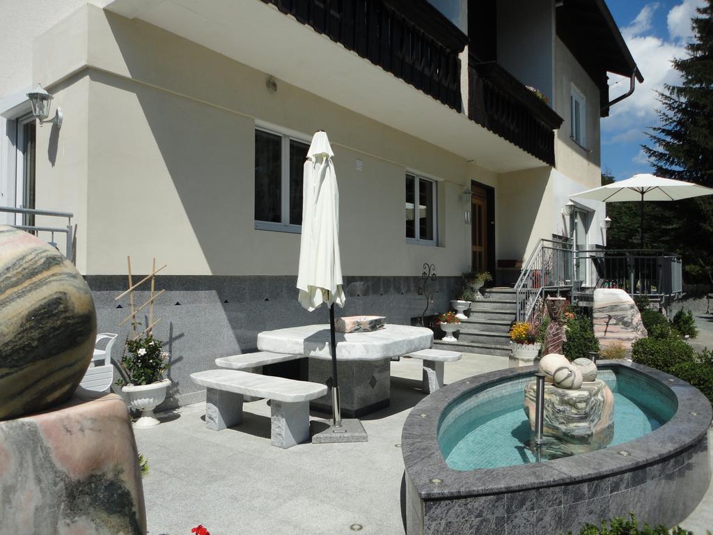 Ferienhaus Burgblick Treffen Exterior foto